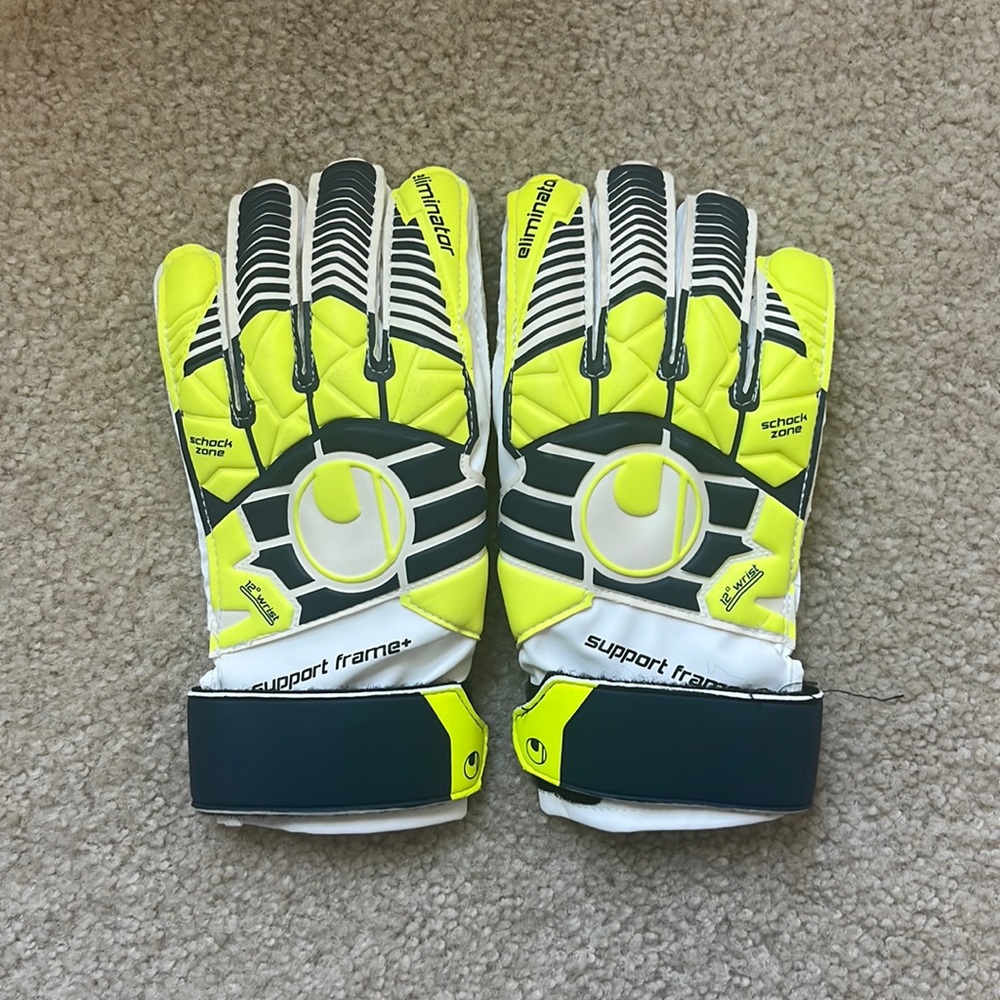 Uhlsport Soft SF+ goalkeeper gloves. Like new condition. Junior size 7